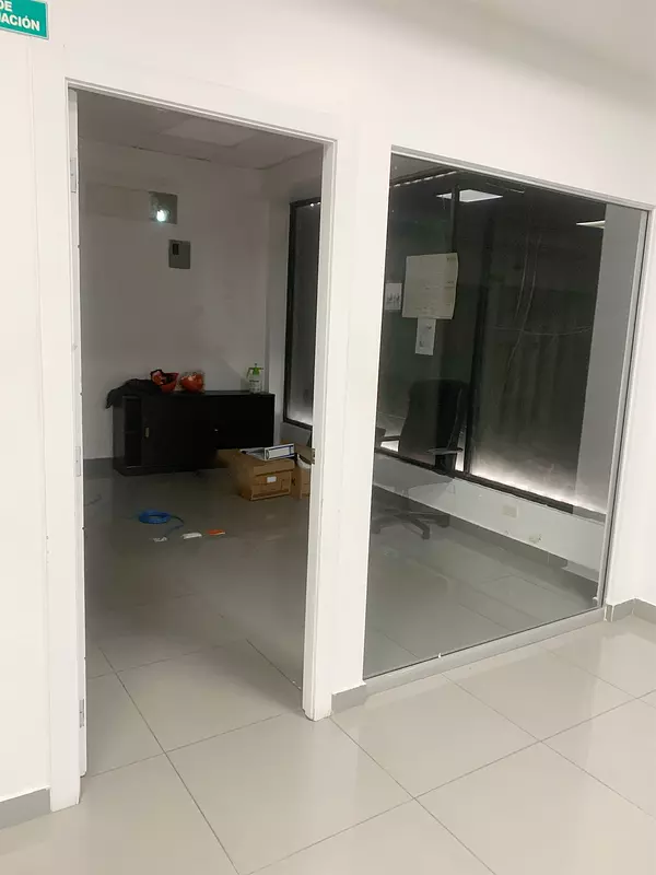 oficinas y locales comerciales - Local amplio de 450 metros abiertos 3