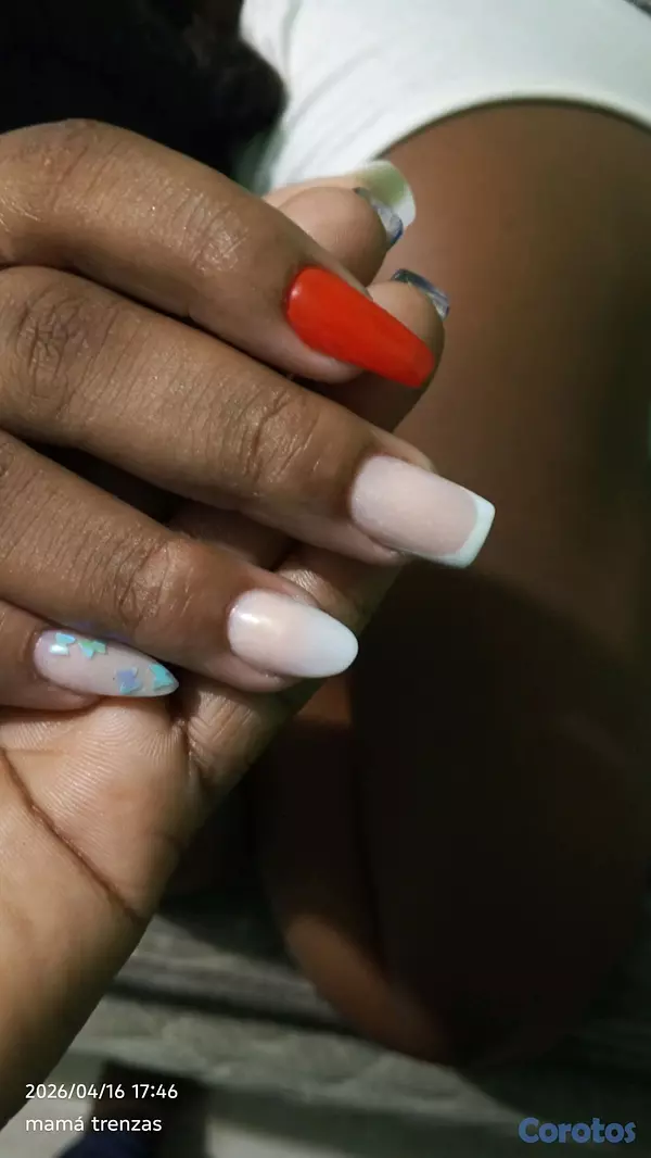 servicios profesionales - stilista , trenzadora manicurista  13