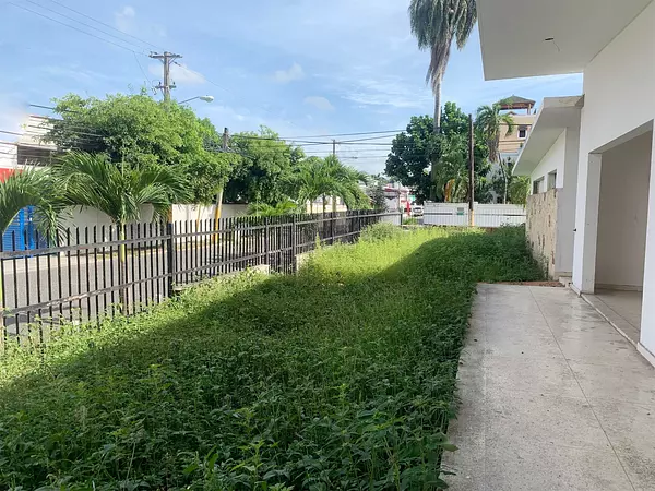 oficinas y locales comerciales - Propiedad comercial arroyo hondo 2