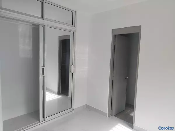 apartamentos - Oportunidad Única: Apartamento en venta Remodelado en el Renacimiento. 5