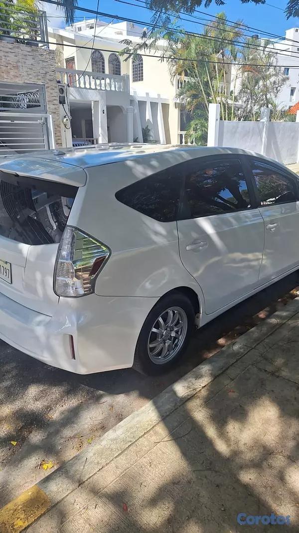 carros - Toyota prius V 14