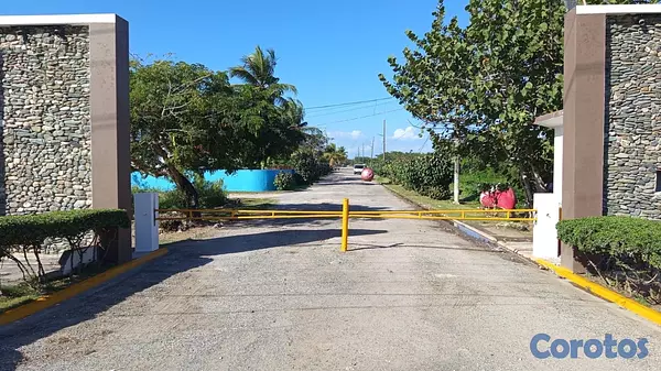 solares y terrenos - TERRENOS EN ZONA TURISTICA DEL ESTE ENTRE JUAN DOLIO Y BOCA CHICA 3