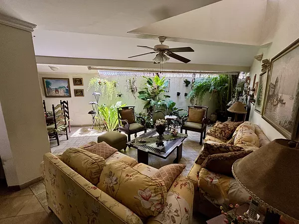 casas - Casa en venta en Evaristo Morales 3