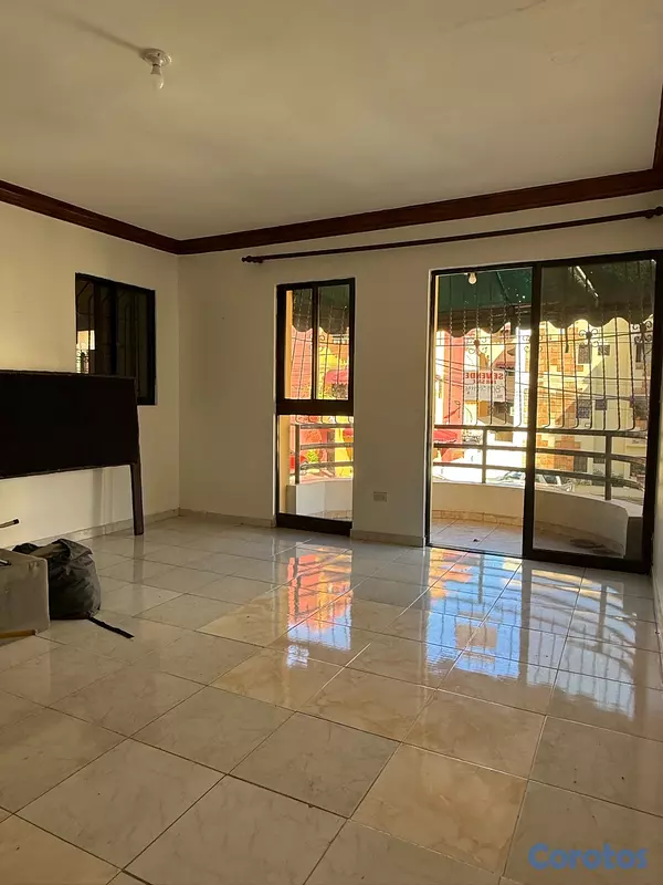 apartamentos - independencia km 71/2 segundo piso tres hab de 147 metros y 11 paq. RD 8,600,00” 2