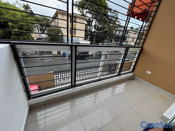 apartamentos - alquiló avenida independencia hondura tres habitaciones dos baños dos parqueos  5