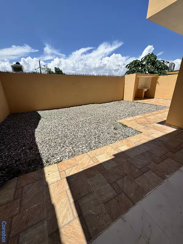 casas - venta de casa en la autopista de san isidro prado oriental con  370mts y 4 hab 3