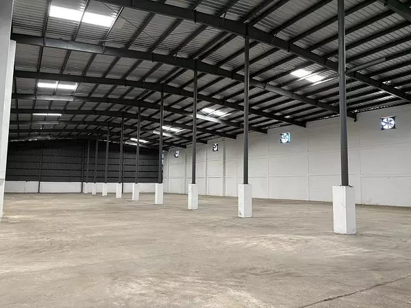 oficinas y locales comerciales - Alquiler de Nave en Las Américas/ Santo Domingo  6