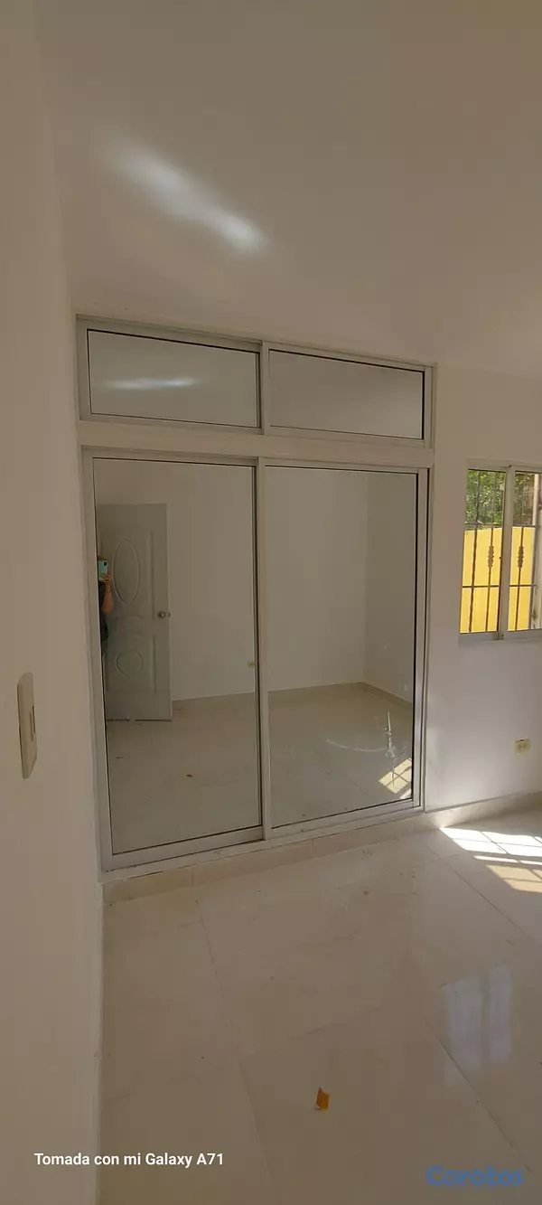casas - Hermosa y cómoda casa en solar de 300m2, patio y t 13