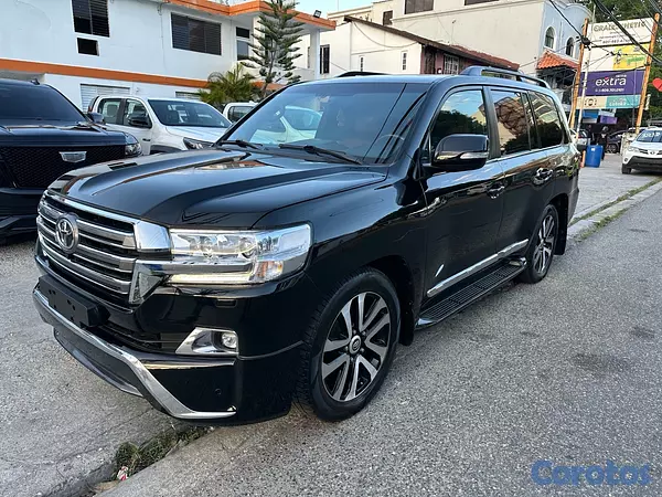 jeepetas y camionetas - Toyota Land Cruiser VX-R año 2017  6