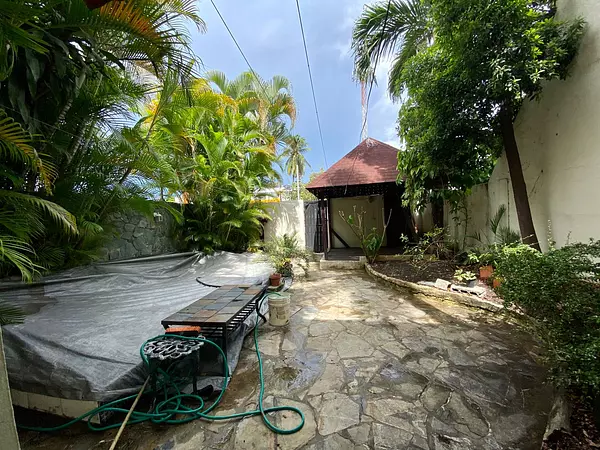 casas - Vendo casa de oportunidad en la Avenida  Próceres. 4