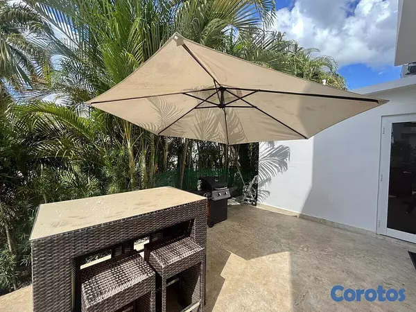 casas vacacionales y villas - En venta iluminada casa amueblada en Juan Dolio, en lo mejor de Metro Country Cl 7