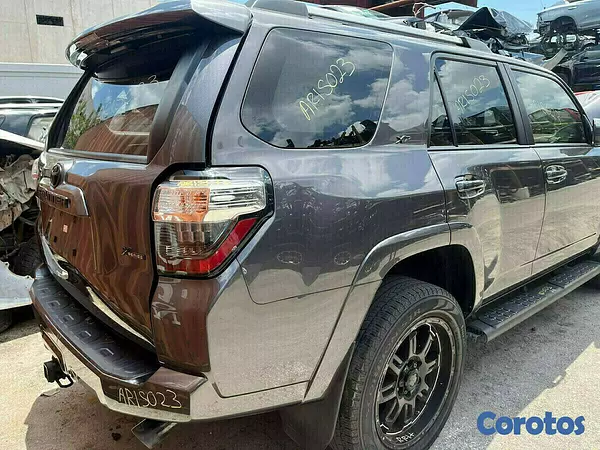 repuestos - COMPUERTA TRASERA TOYOTA 4RUNNER (2010-2020) - IMPECABLE 2