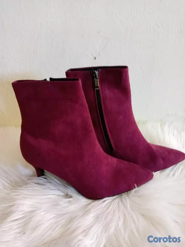 zapatos para mujer - Botas para damas. Color crema #37 las demás en la imagen esta el size  2
