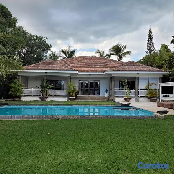 casas vacacionales y villas - Vendo hermosa y acogedora villa con vista al campo de golf con 2
