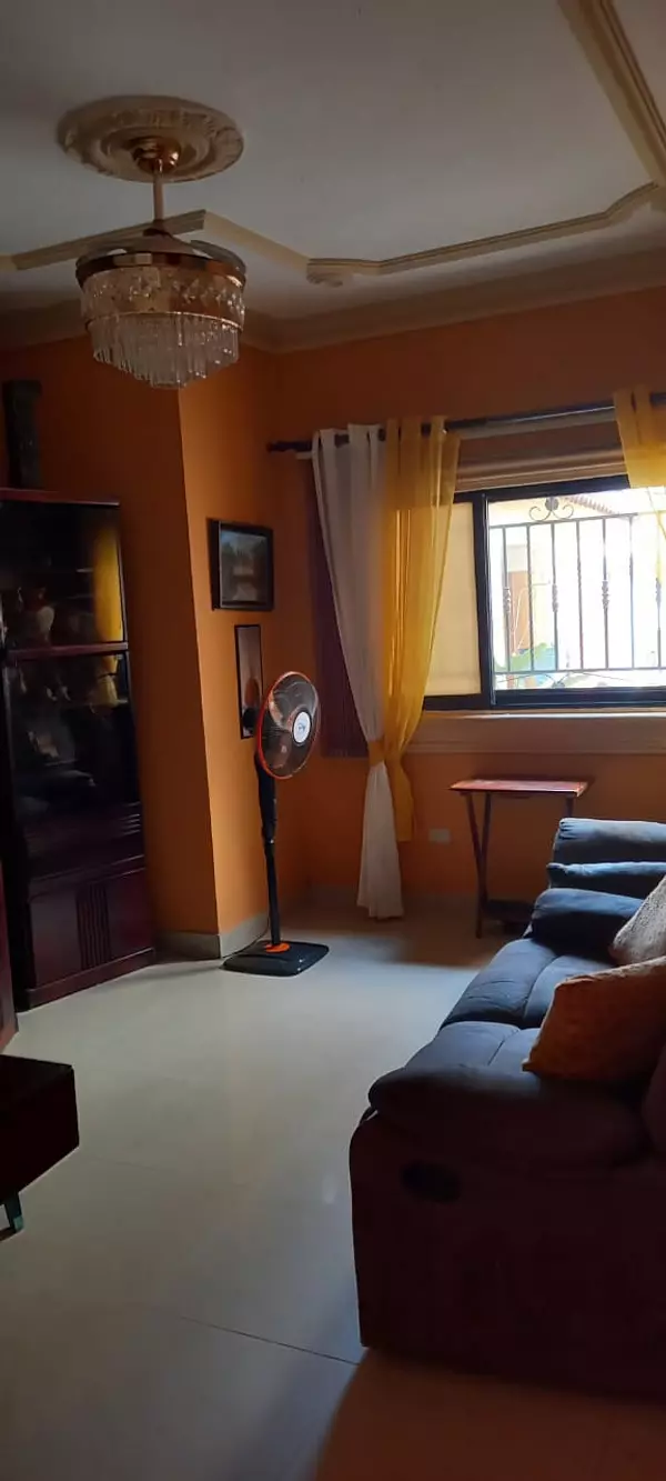 casas - Amplia Vivienda ubicada en Urb. Thomen  4