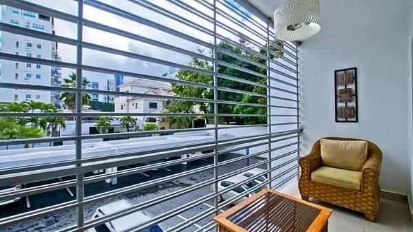 apartamentos - Hermoso y Amplio Apartamento Amueblado en Alquiler en La Esmeralda  7