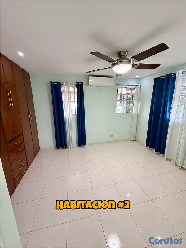 casas - Se vende casa frente a la Sirena de la charles de  2