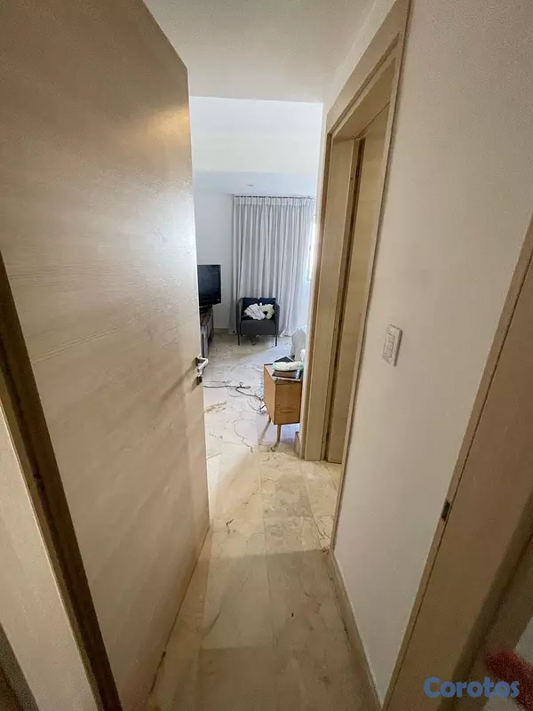 apartamentos - vendo Evaristo Morales piso 4 tres habitaciones con su baño 3 parqueos balcón  8