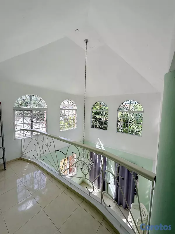 casas - Se vende casa frente a la Sirena de la charles de  3