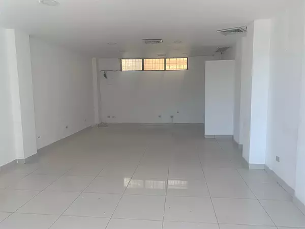 oficinas y locales comerciales - Local en Piantini buena ubicación  5