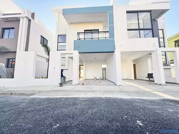 casas - venta de casa en la autopista de san isidro brisa oriental Santo Domingo este  2