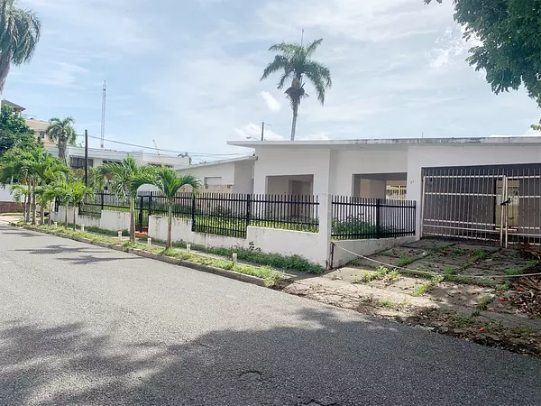 oficinas y locales comerciales - Propiedad comercial arroyo hondo 5