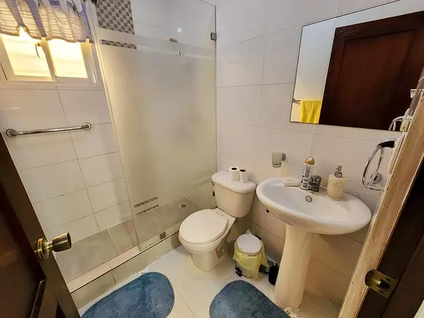 apartamentos - Vendo Oportunidad Apartamento, 4to. Piso con Terraza, Residencial en Alameda  10