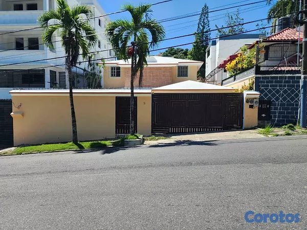casas - En Venta Casa en Arroyo Hondo de 3 habitaciones 5