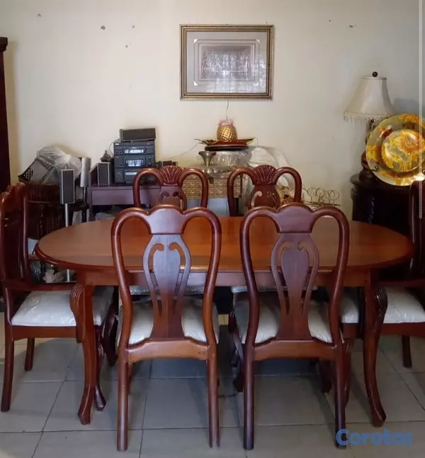 muebles y colchones - Se vende por viaje, Credenza, comedor, cuadro y vitrina en caoba!!!  4