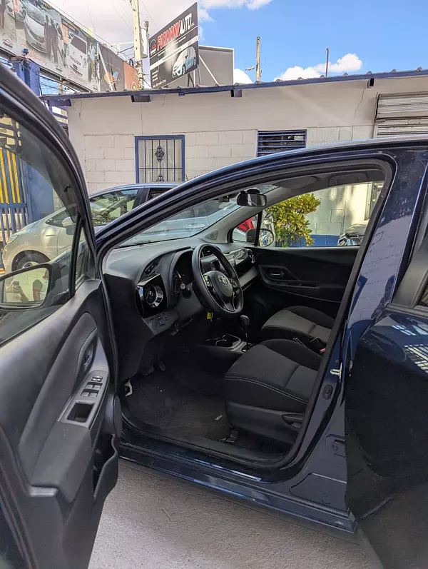 carros - TOYOTA VITZ 6