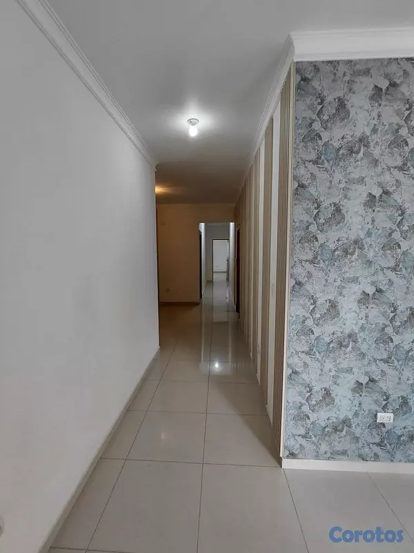 apartamentos - alquiló segundo nivel Evaristo Morales tres habitaciones 2.5 baños dos parqueos  2