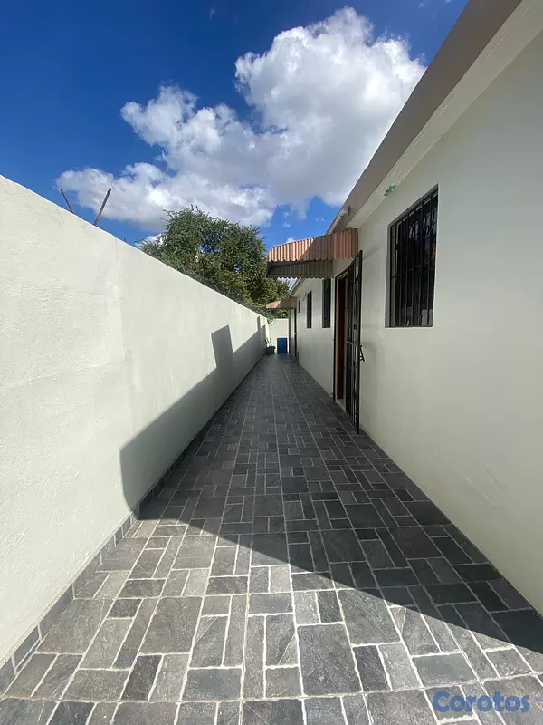 casas - Espaciosa casa de venta en Los Alamos, Santiago  10