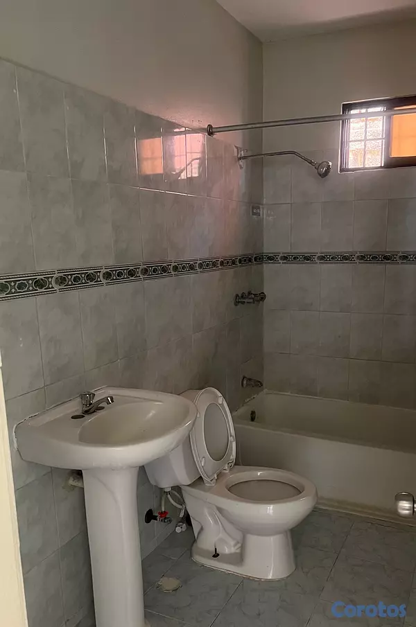 casas - Se alquila una casa sin marquesina. 8
