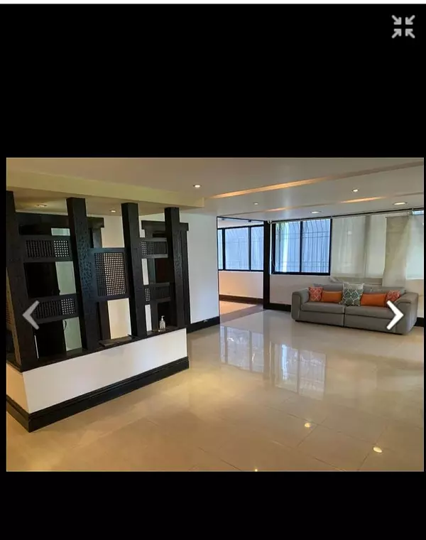 apartamentos - Se Vende Apartamento de 300mts, 5to piso en naco con:

-  4