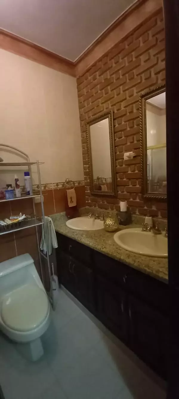 casas - Amplia Vivienda ubicada en Urb. Thomen  6