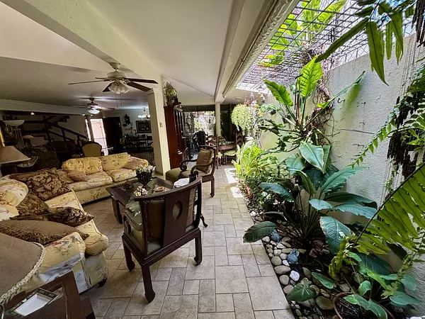 casas - Casa en venta en Evaristo Morales 6