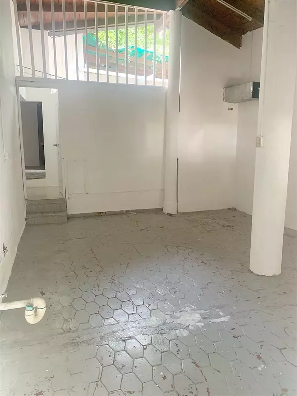 oficinas y locales comerciales - Local céntrico y comercial primer nivel  5
