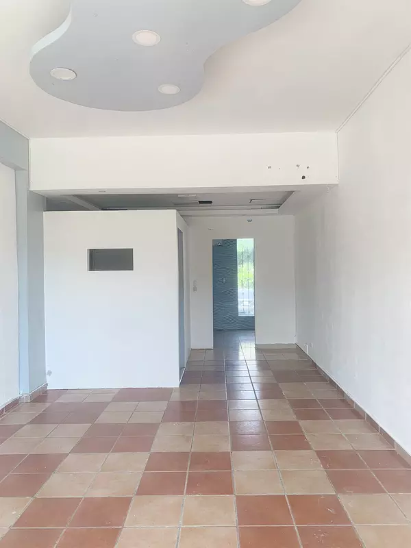 oficinas y locales comerciales - Local céntrico en bella vista 3