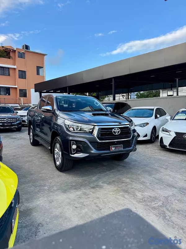jeepetas y camionetas - Toyota Hilux SRV 2016 3
