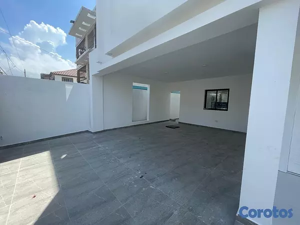 casas - venta de casa moderna con piscina en la autopista de san isidro prado oriental  6