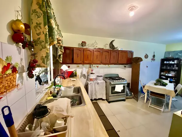 casas - Vendo casa de oportunidad en la Avenida  Próceres. 7
