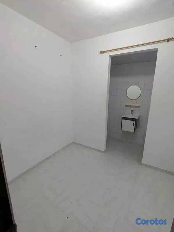otros inmuebles - habitacion independiente con baño Jose Contreras I 2