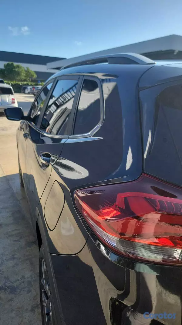 jeepetas y camionetas - Almost brand new Chevrolet tracker Premier 2023 fr 2