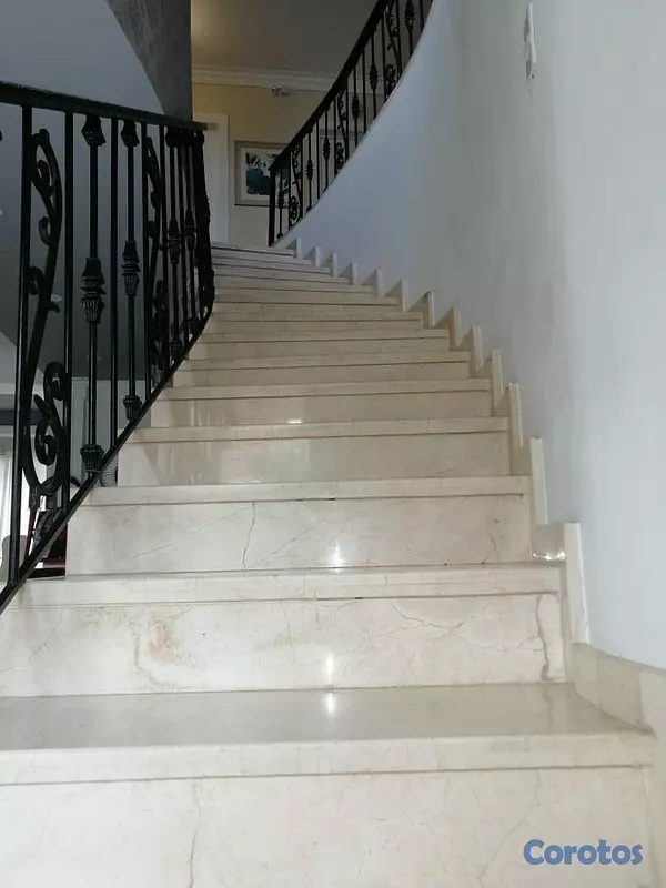 casas - Casa de 2 niveles con piscina  4