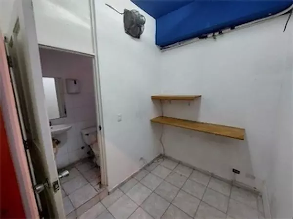 oficinas y locales comerciales - Local Millon 100m / 65000 pesos 2