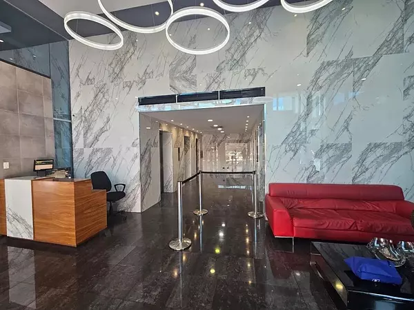 oficinas y locales comerciales - 🔵Alquilo Local 6to piso para oficina 208 mts en la esperilla 
 2