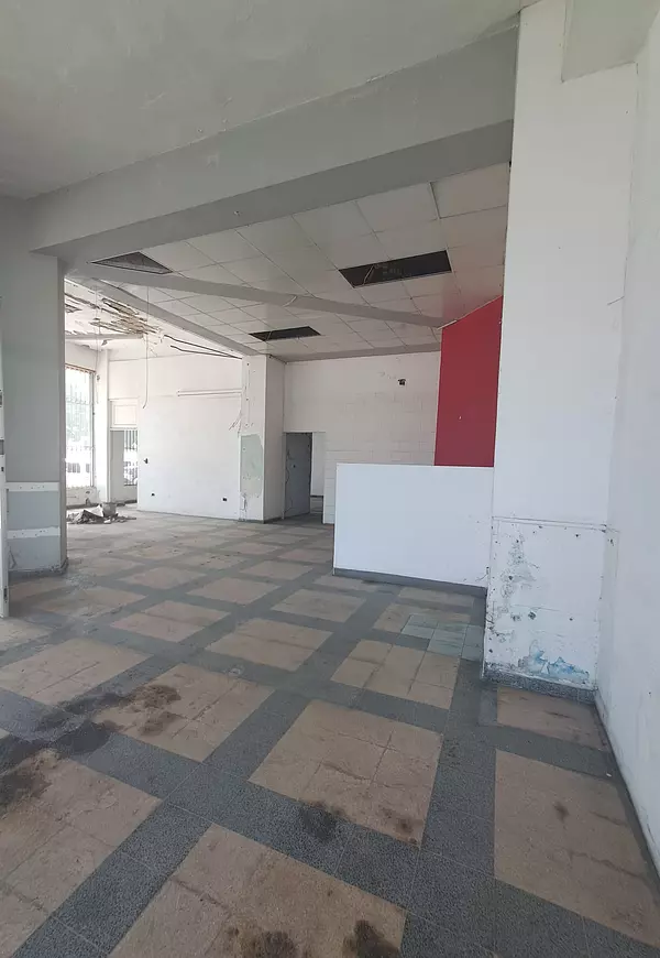 oficinas y locales comerciales - Amplio local en calle transitada Gazcue ideal para Tienda o Showroom  2