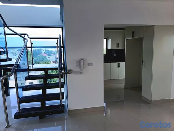 apartamentos - bello pent-house de dos niveles, amplio, funcional ,preinstalacion para yacusy  4