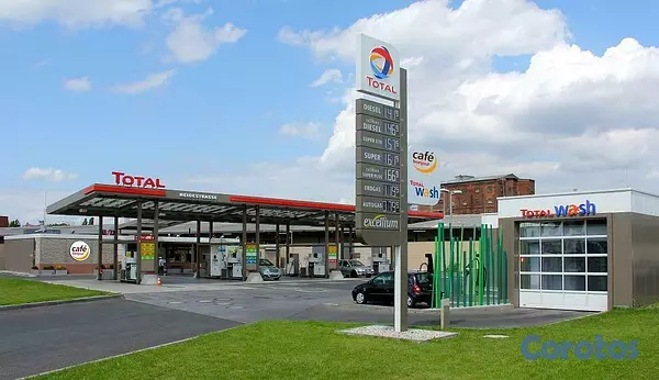 oficinas y locales comerciales - Vendo Estación de Combustible en Punta Cana 2