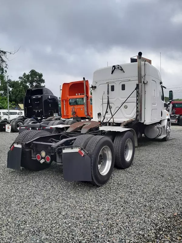 camiones y vehiculos pesados - FREIGHTLINER CASCADIA año 2011 5